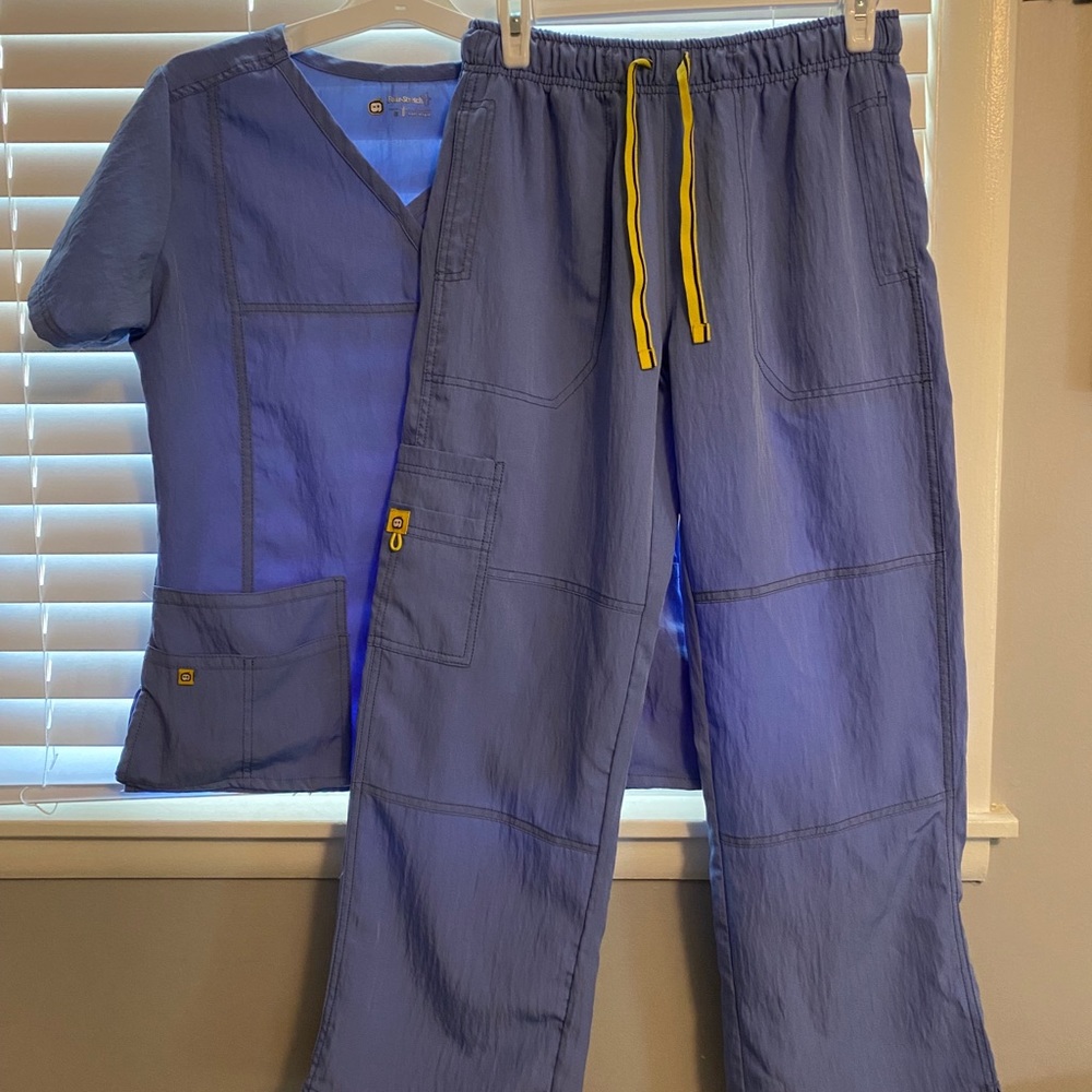 Wonder Wink Blue Scrub Set Four-Stretch